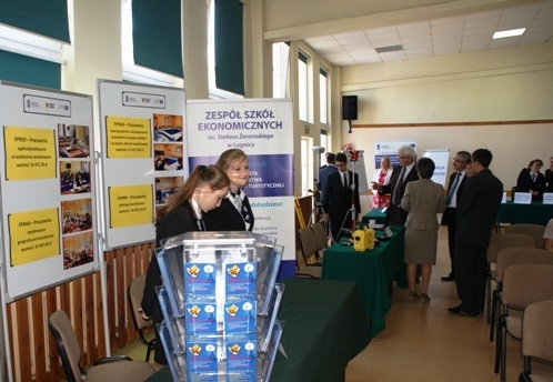 Renesans szkolnictwa zawodowego.  W Legnicy podsumowano regionalny projekt  &bdquo;Modernizacja centr&oacute;w kształcenia zawodowego na Dolnym Śląsku&rdquo;